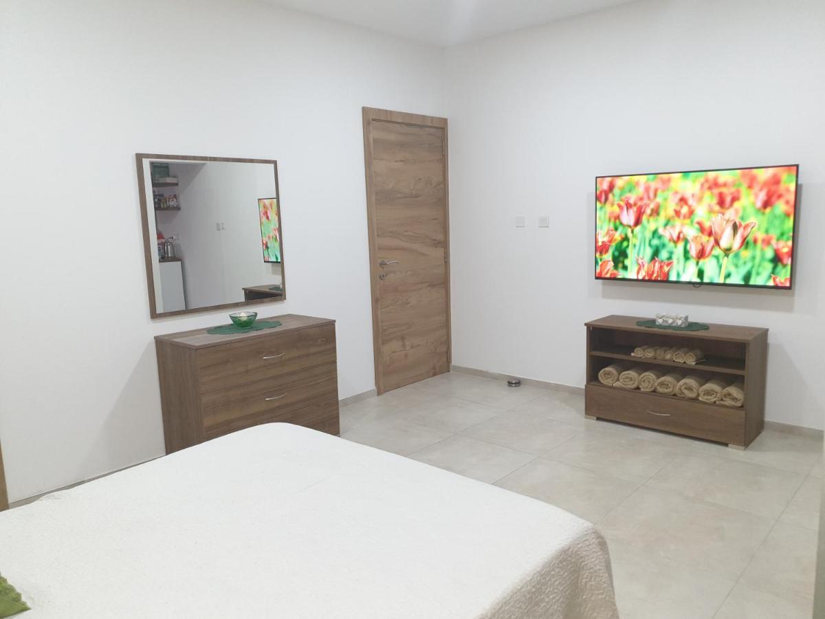 Modern Apartment In Central Bugibba St. Paul's Bay Bagian luar foto